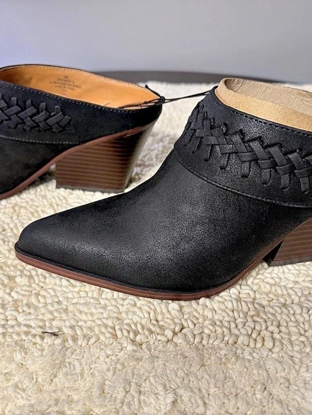 indigo rd. Irkendrie-D.
Women’s Woven Black Mules US 6 NWT